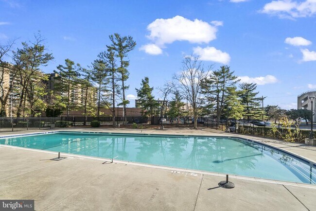 Building Photo - 301 N Beauregard St