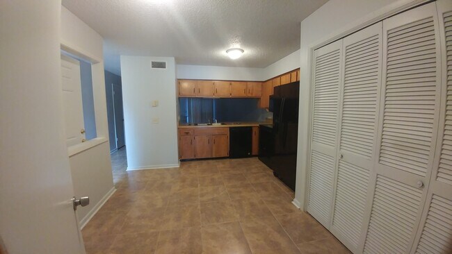 Building Photo - Newly Renovated Beautiful 2 Bedroom Home