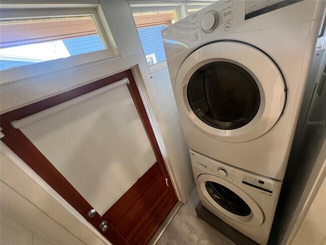 Building Photo - 5819 27th Ave S