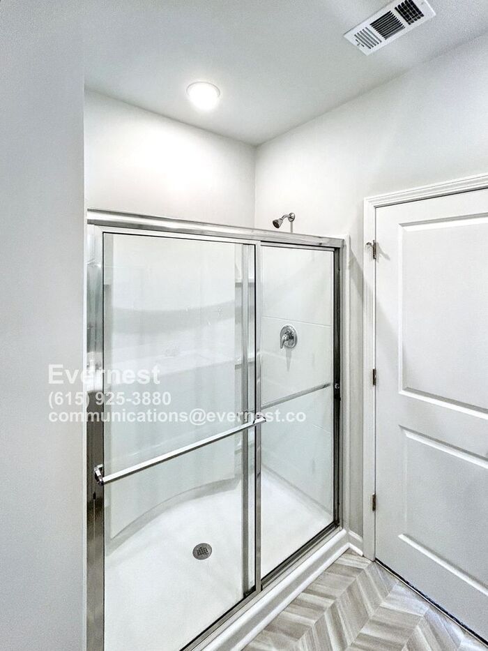 Building Photo - 517 Samuel Lee Ln