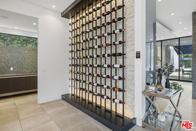 Building Photo - 5365 Vanalden Ave