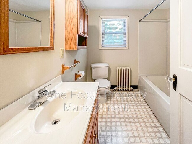 Building Photo - 25 N Glenbrook Ave