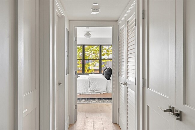 Building Photo - 421 Saratoga St