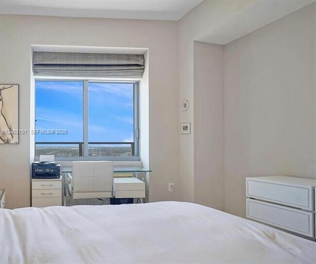 Building Photo - 1100 Biscayne Blvd