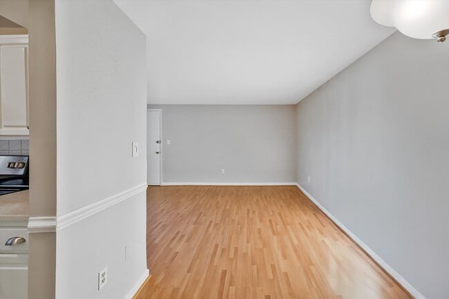 Building Photo - 704 S Arlington Mill Dr