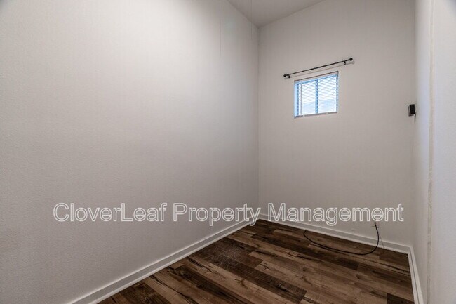 Building Photo - 105 Dewitt St