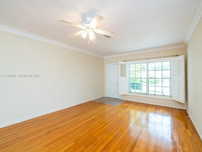 Building Photo - 9441 Byron Ave