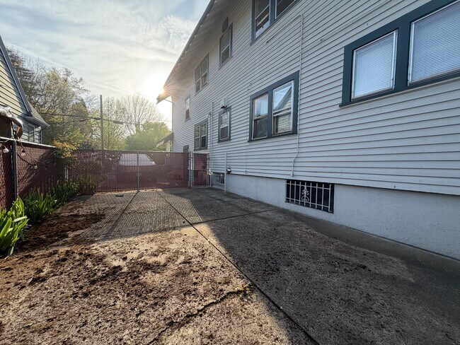 Building Photo - 0130-01