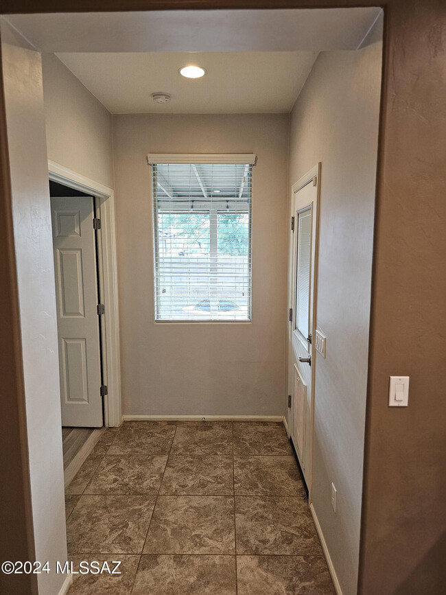 Building Photo - 6652 W Fishermans Dr