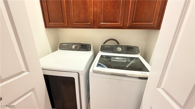 Building Photo - 9878 Big Window St