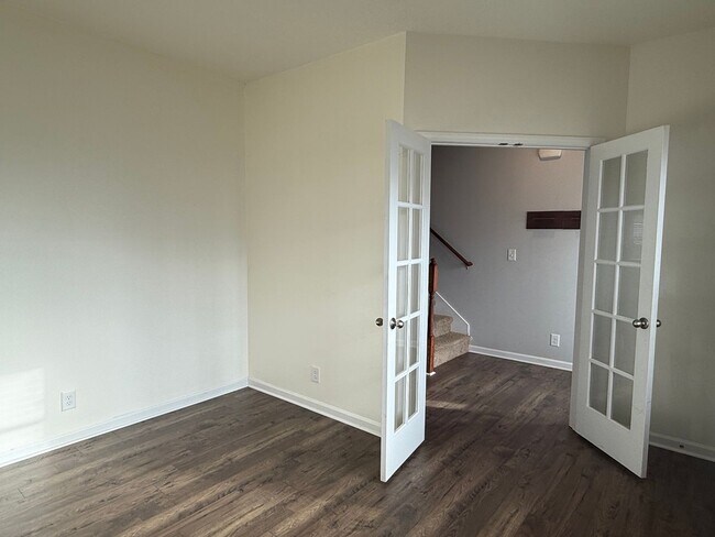 Building Photo - Beautiful 4 bedroom 2.5 bath home located in the Cliffs subdivision!