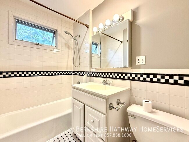 Building Photo - 881 Broadway-2