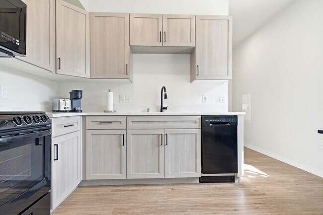 Building Photo - 2115 Hummingbird Wy