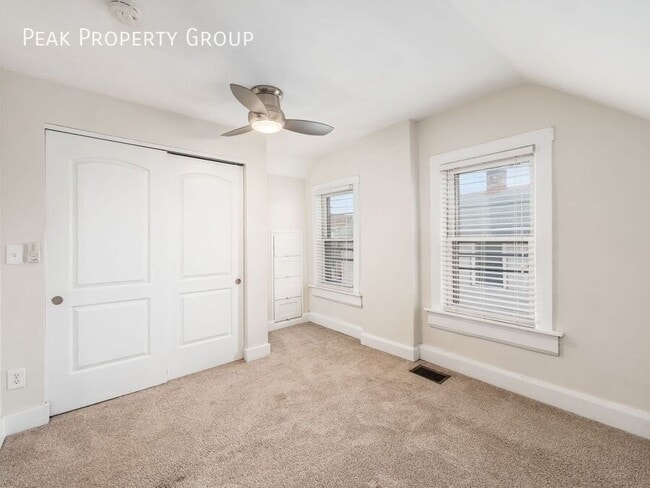 Building Photo - 504 S Lazelle St