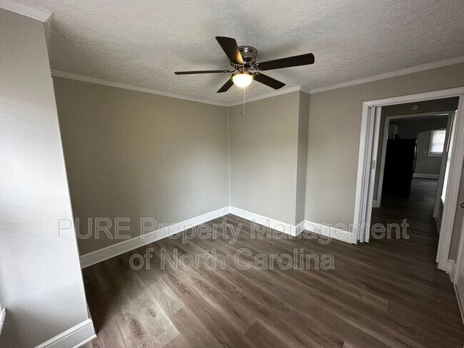 Building Photo - 204 Moore Dr