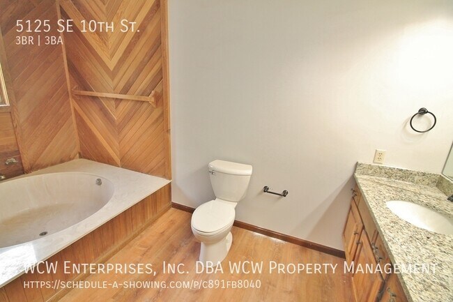 Building Photo - 5125 SE 10th St