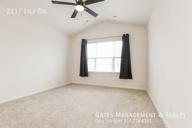 Building Photo - 2117 Lily Dr