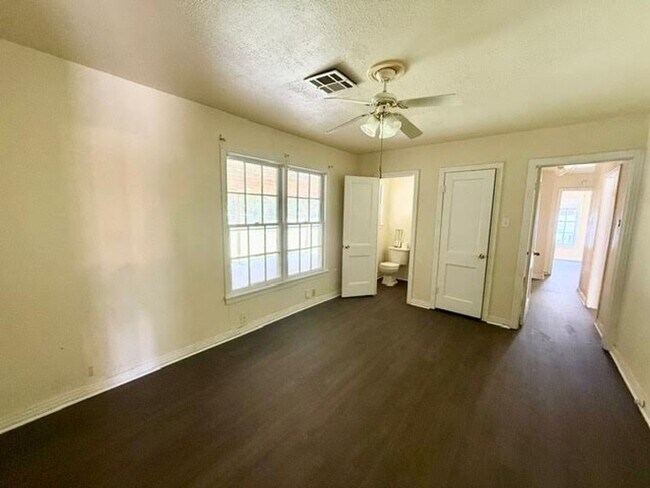 Building Photo - 3716 Parkwood St