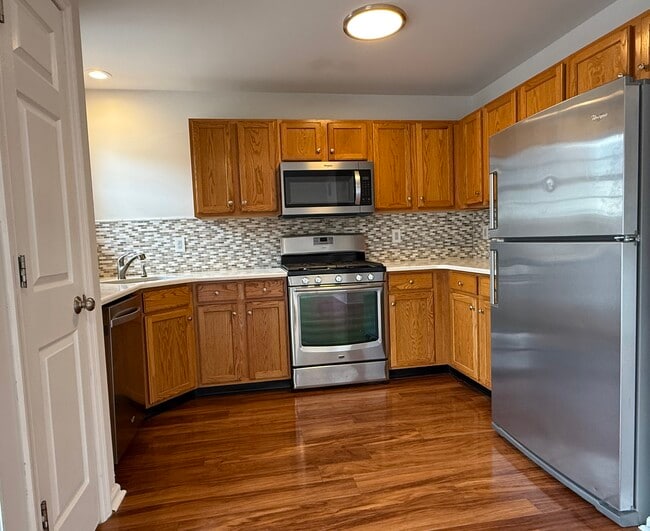 Building Photo - 107 Stoneshire Dr