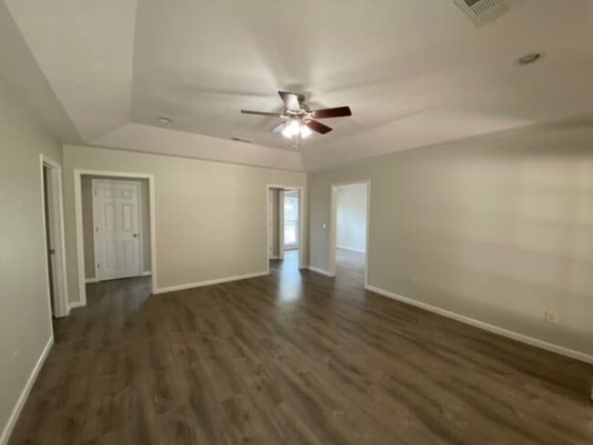 Building Photo - Welcome to this charming 3-bedroom, 2-bath...