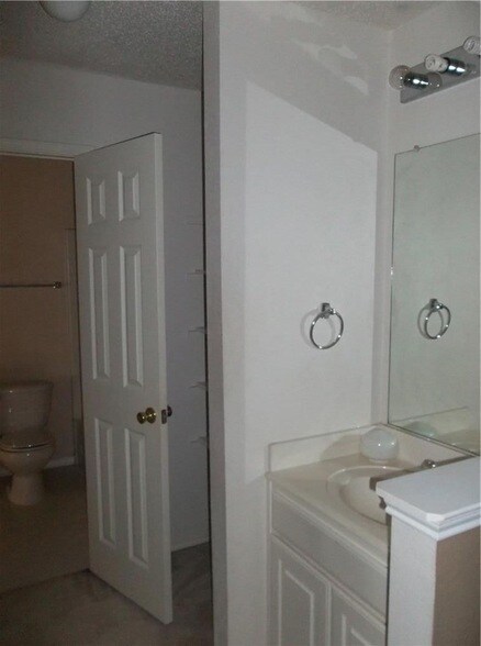 Building Photo - 2820 Deer Ridge Dr