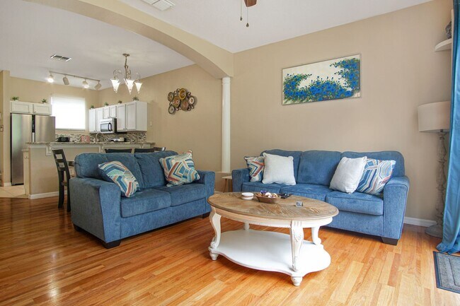 Building Photo - Modern 3-Bedroom, 2-Bath Townhouse near Ch...