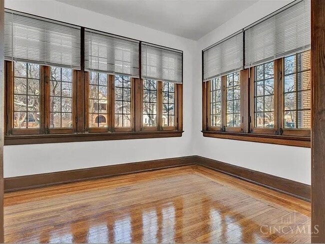 Building Photo - 4363 Ridgeview Ave