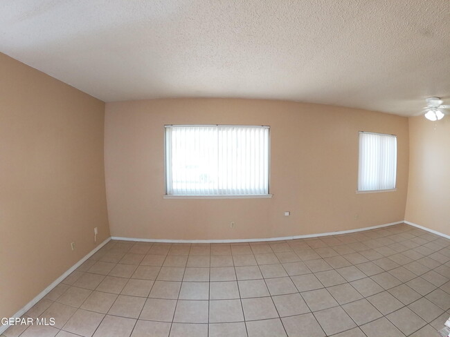 Building Photo - 2403 Red Sails Dr