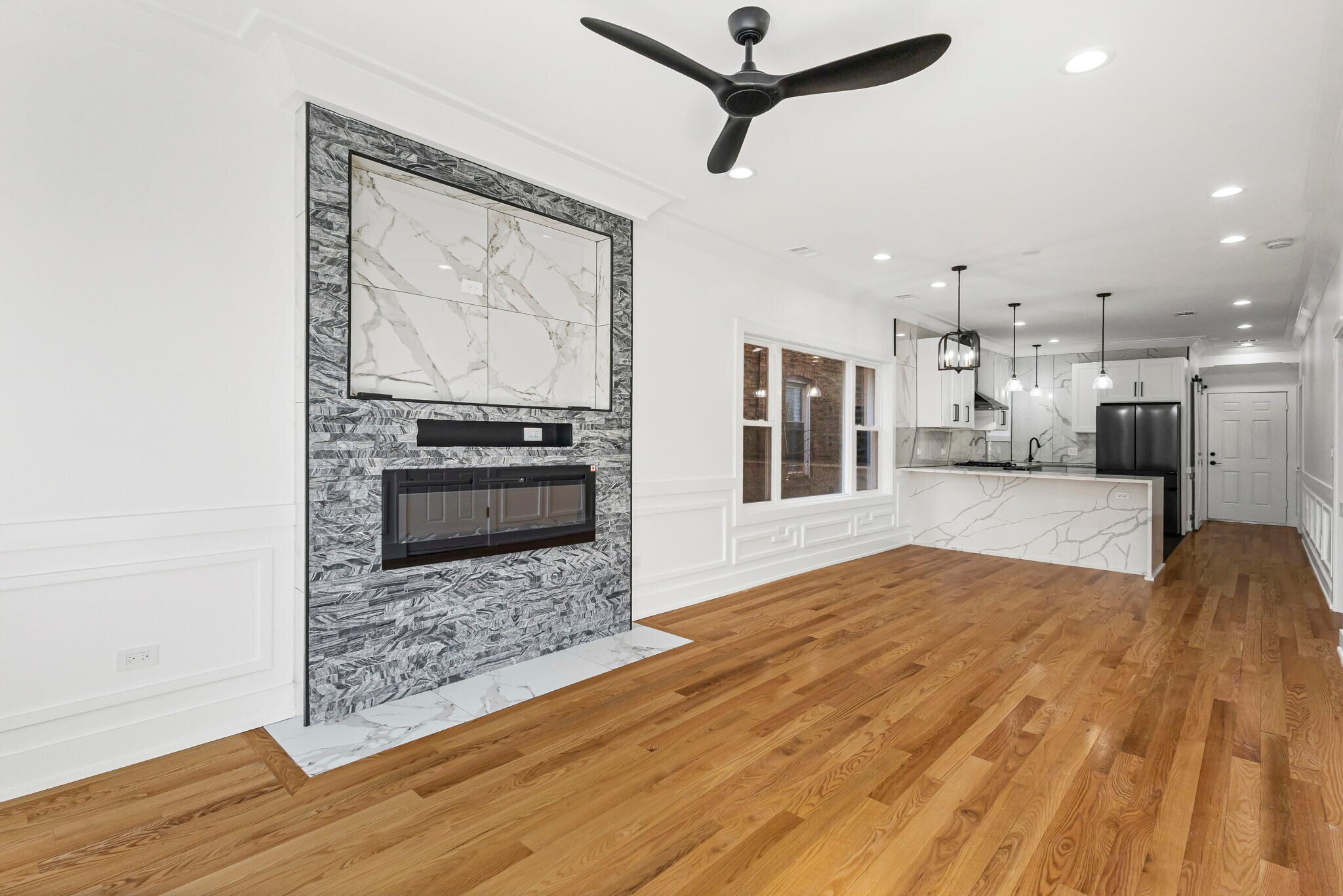 Building Photo - 3934 N Sawyer Ave