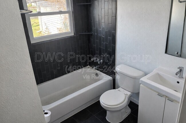 Building Photo - 10923 Aledo Dr