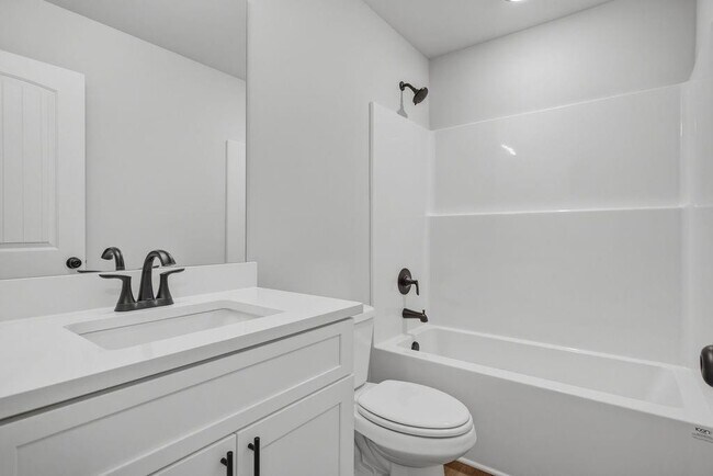 Building Photo - 179 Crest Dr