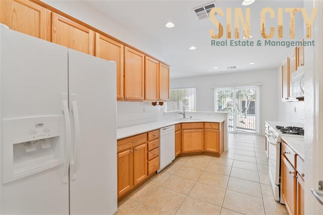 Building Photo - 7922 N Crested Starling Ct