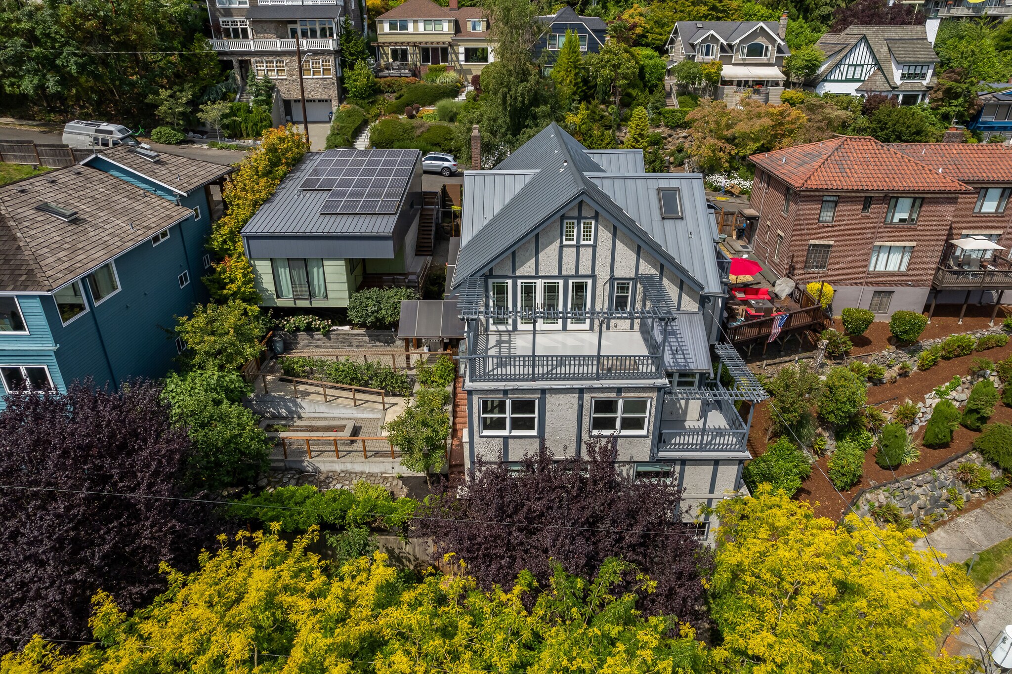 Building Photo - 1228 23rd Ave E