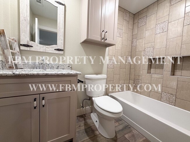 Building Photo - 338 Post Oak Dr