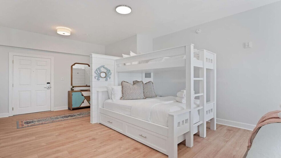 Building Photo - 10343 E County Hwy 30A