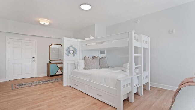 Building Photo - 10343 E County Hwy 30A