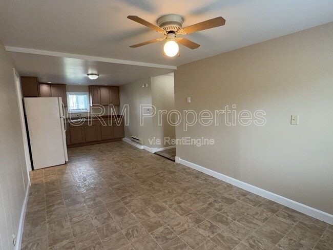 Building Photo - 823 N Western Ave