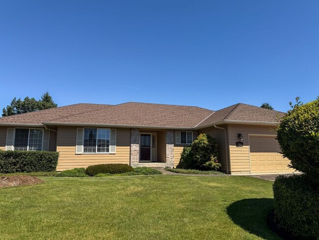 Building Photo - 364 SE Davis Ct