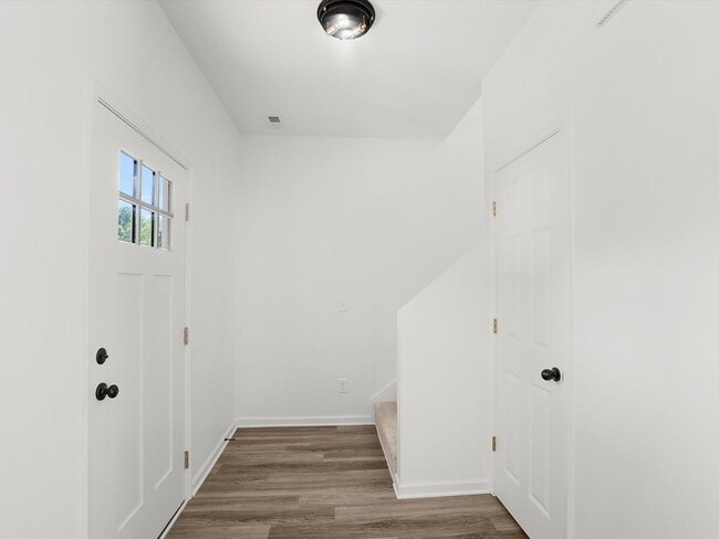 Building Photo - 213 9th Ave SE