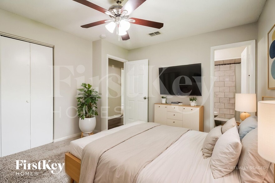 Building Photo - 7742 Club Duclay Dr