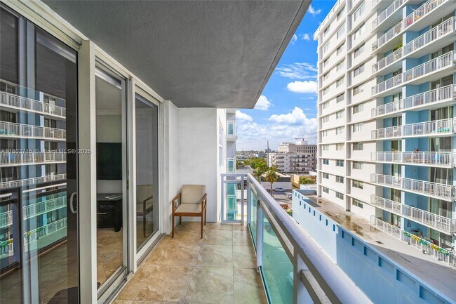 Building Photo - 6917 Collins Ave