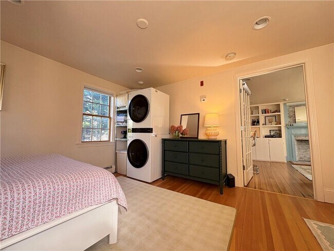 Building Photo - 22 Stockholm St