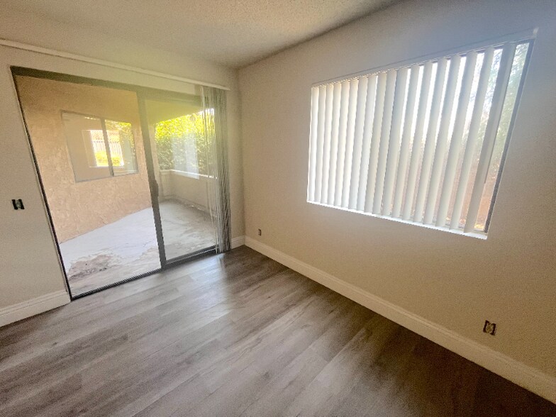 Building Photo - 390 N San Antonio Ave