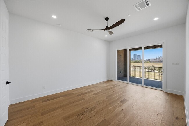 Building Photo - 404 Vista Buena Trl