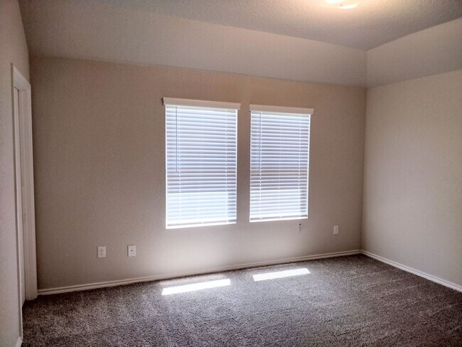 Building Photo - Fresh and Clean!!!