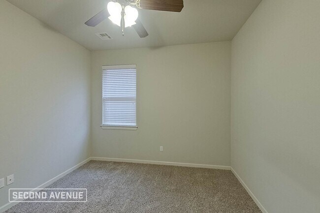 Building Photo - LIMITED TIME: $998 off second month’s rent...
