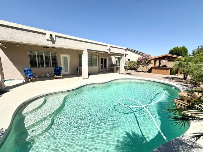 Building Photo - 17455 W Meadow Ln