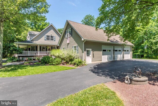 Building Photo - 1577 Chestnut Ridge Rd