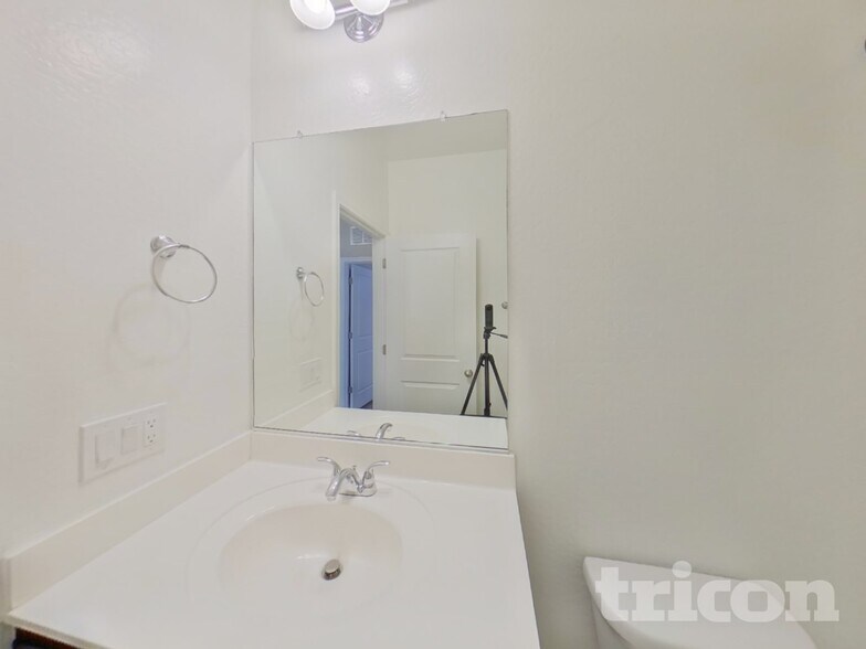 Building Photo - 37308 W Cannataro Ln