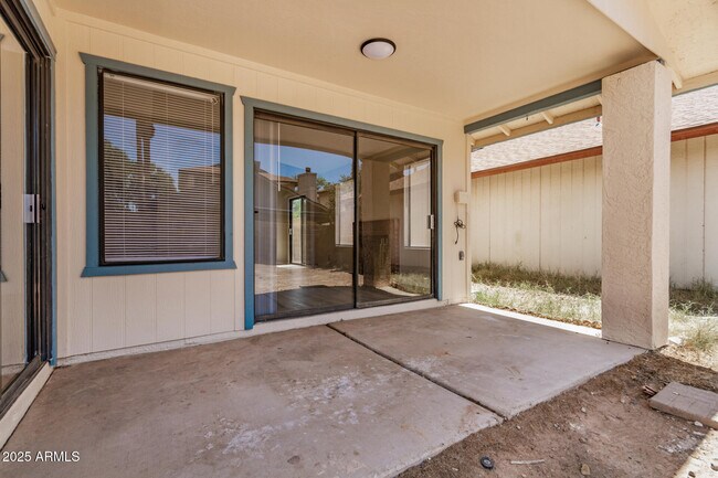 Building Photo - 10023 W Sells Dr
